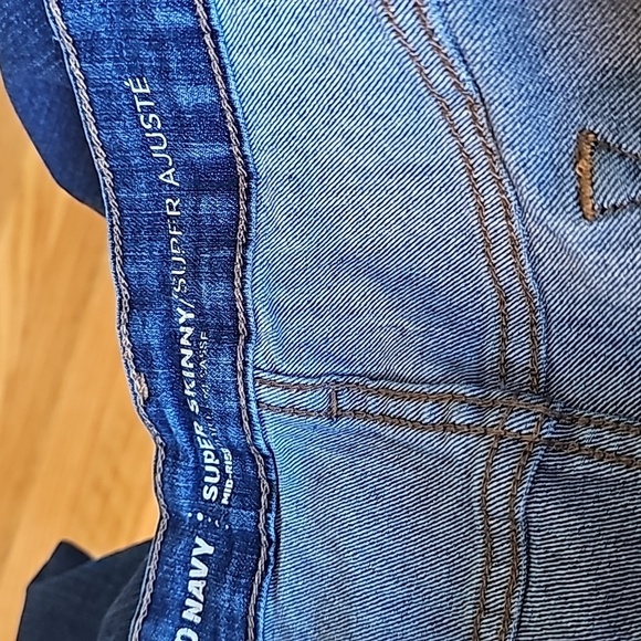 Old Navy Super Skinny Mid Rise  Lightweight Jeans - Picture 5 of 6